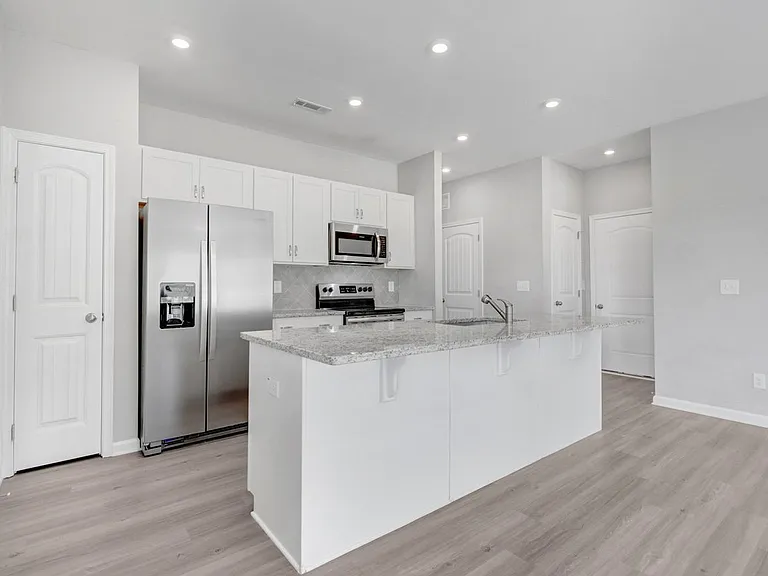 103 Drake Village Dr — Photo 7