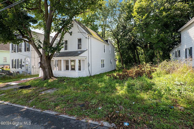 3rd image of 656 Sunset Street
