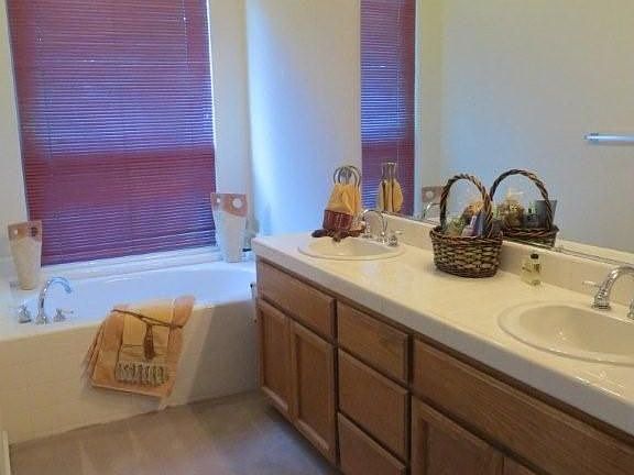 4th image of 103 Elkins Cir