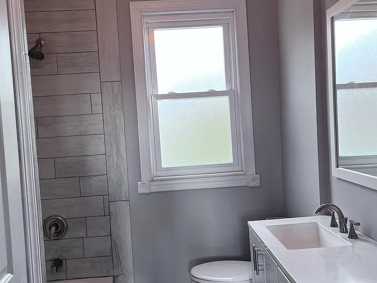 210 Franklin St #2 — Photo 3