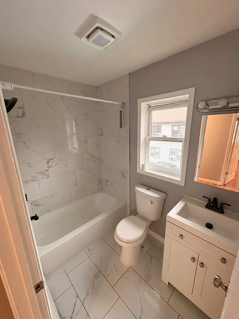 3 bed, 1144 sqft, $2,100 — Photo 4