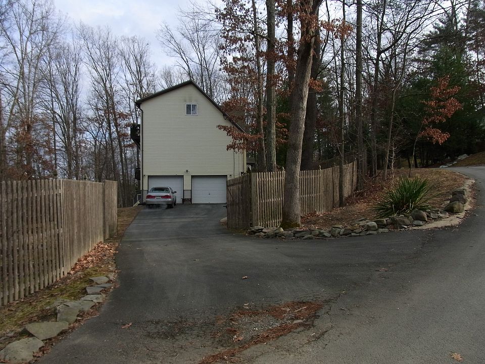 2nd image of 135 Rosewood Ln