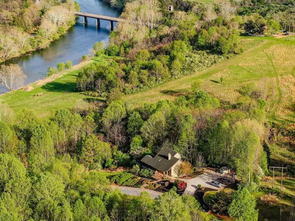 40 Monte Carlo Ln, Lexington, VA 24450
