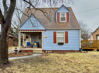 1114 Summit St, Bloomington, IL 61701