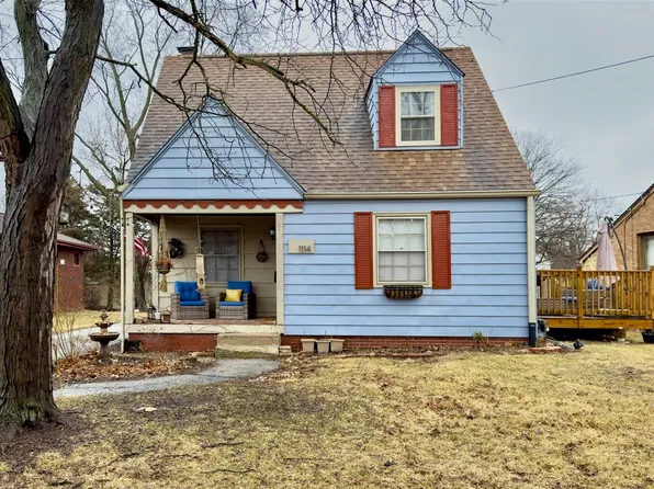 1114 Summit St, Bloomington, IL 61701