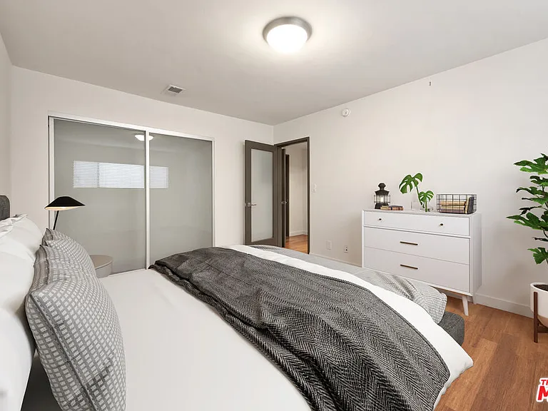 931 N Alfred St #306 — Photo 8