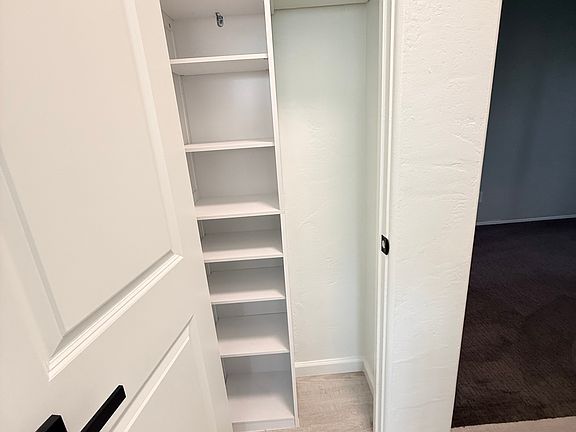 5th image of 3918-24 Monroe Ave #3922