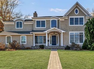 140 Melbury Rd, Babylon, NY 11702