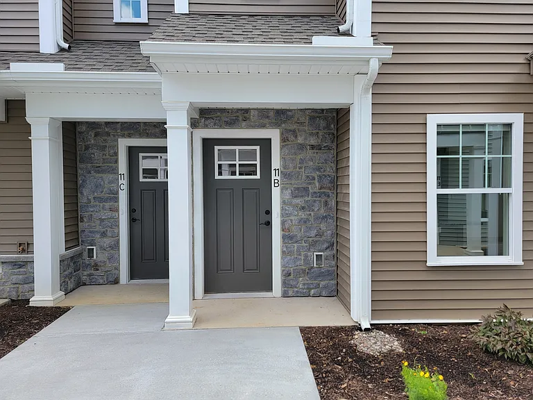 11 Yacht Ave #B — Photo 16