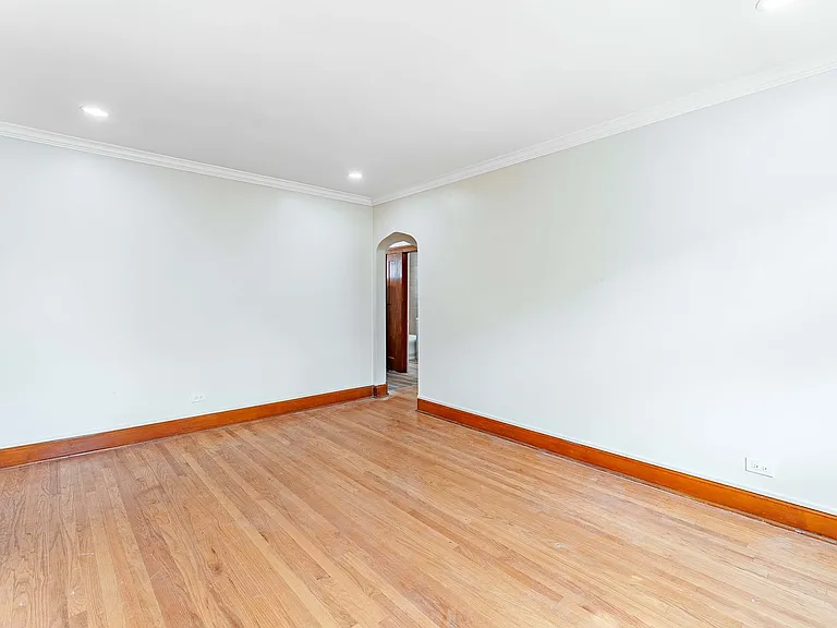 2551 N Lockwood Ave #B3 — Photo 5