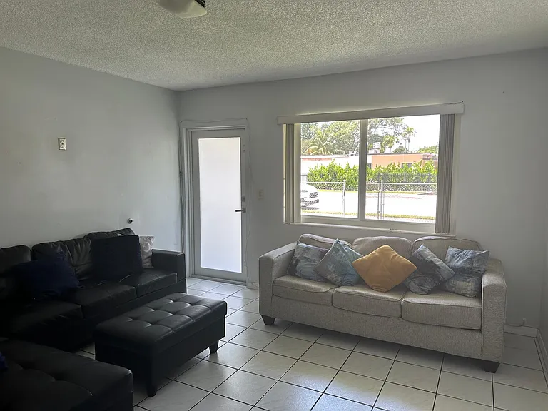 6265 SW 59th Ave — Photo 5