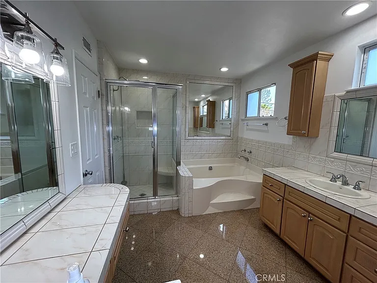 24010 Hatteras St — Photo 15