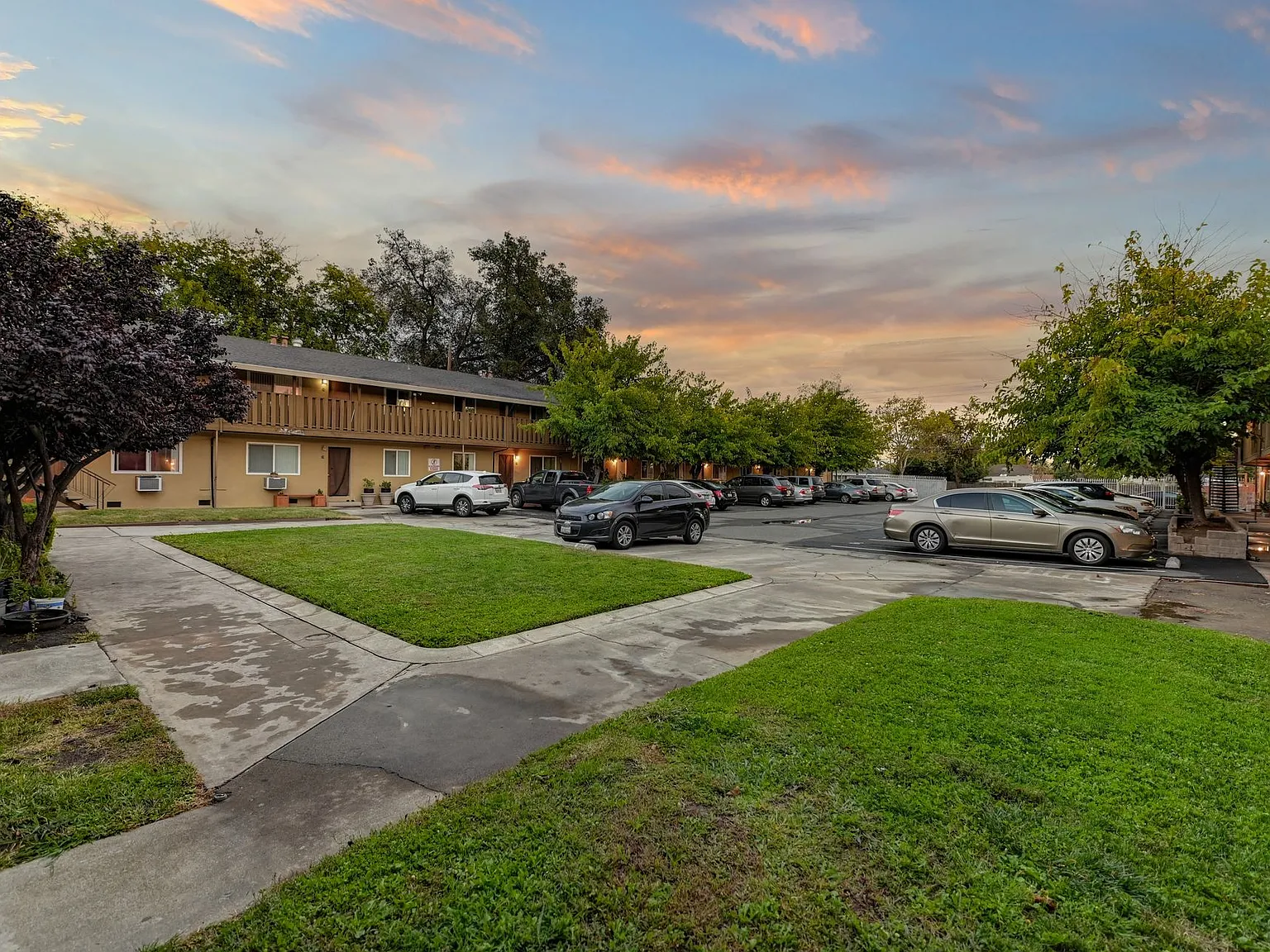 Sierra Court Apartments — Photo 4