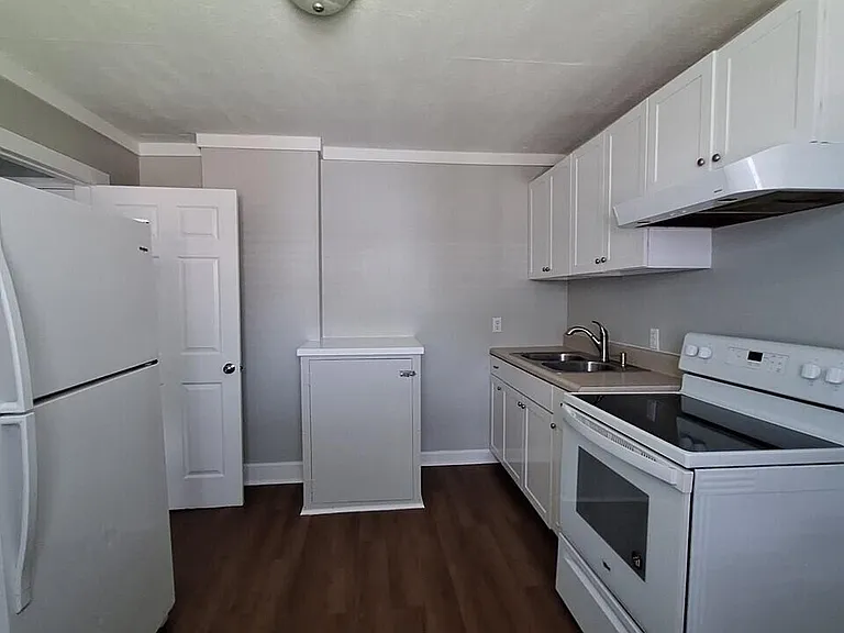 608 Hudson St #A — Photo 5