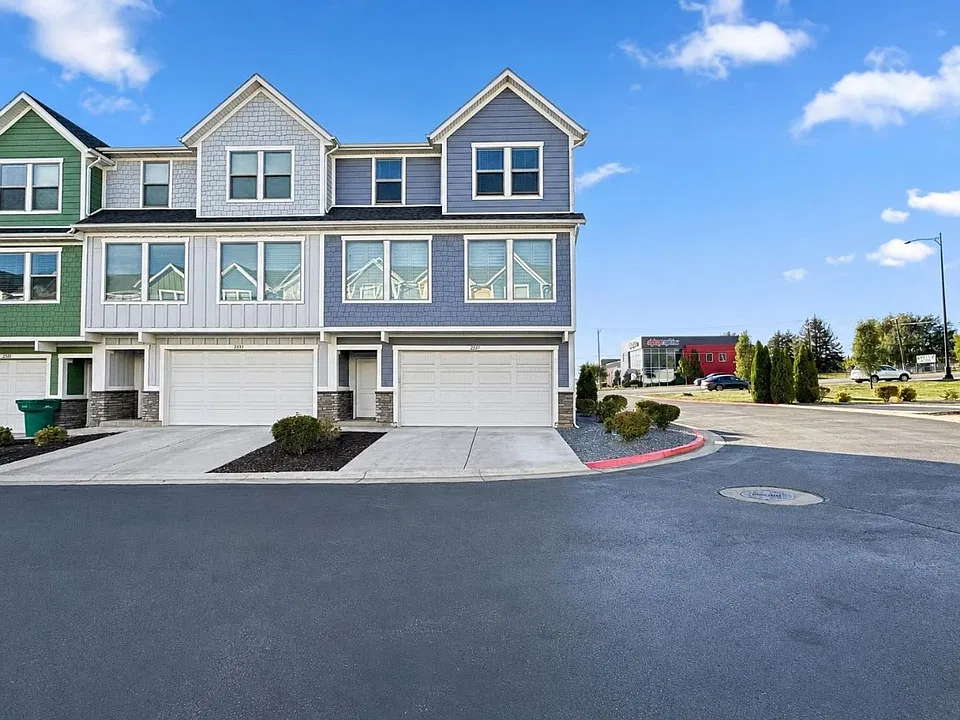 2527 N Knights Ln
