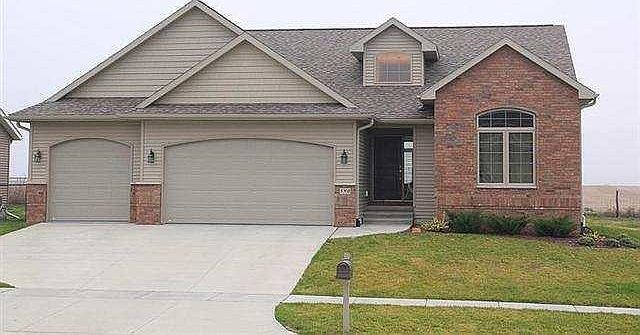 1st image of 590 Strathmoor Dr