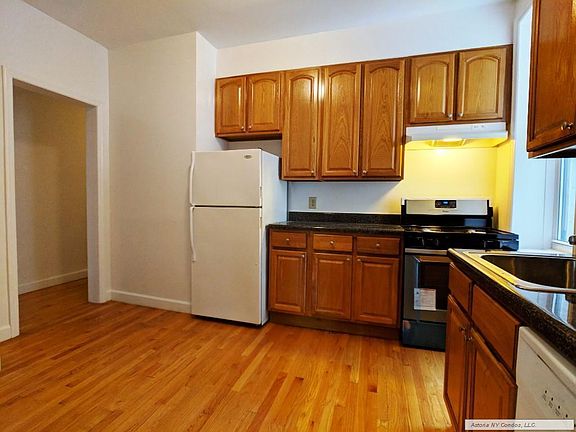 3rd image of 3022 35th St #4D
