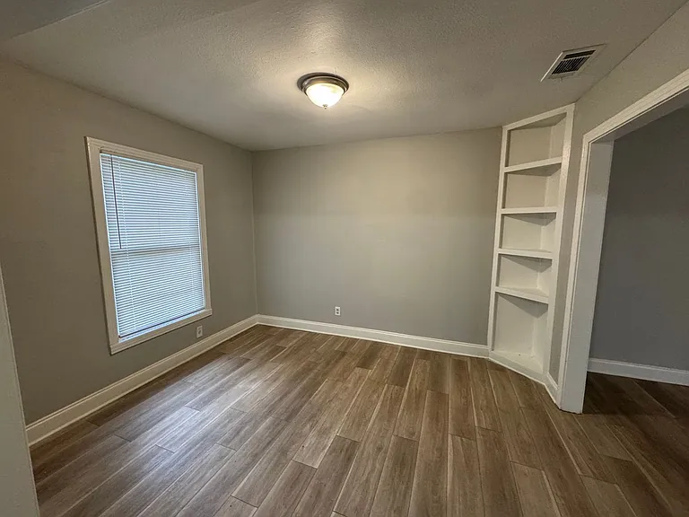 1309 Sunset St — Photo 5