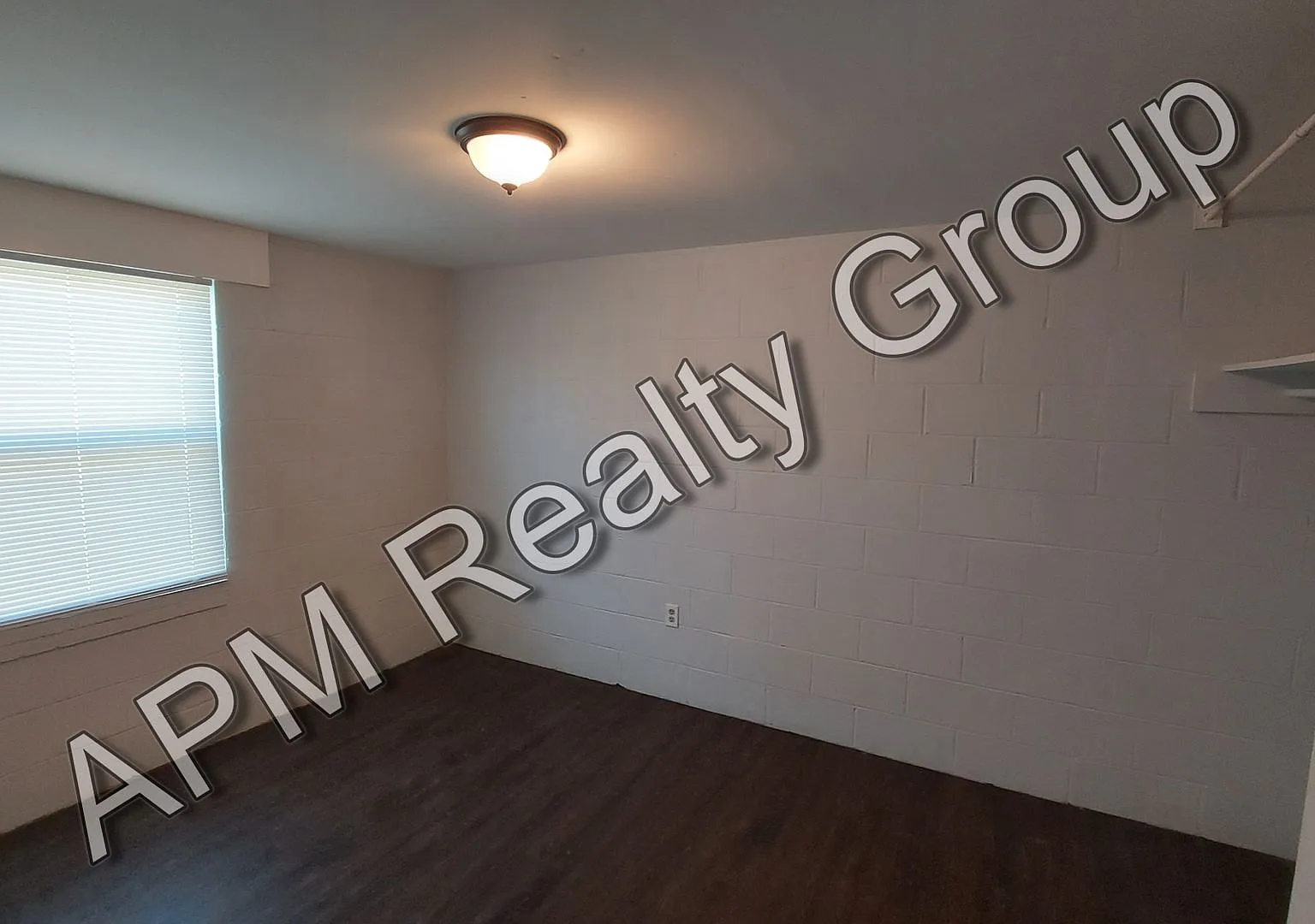Two bedroom apt near Harden Street — Photo 3