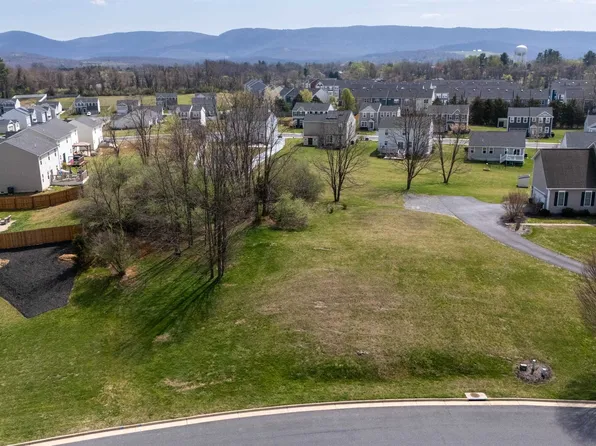 105 Compass Dr, Waynesboro, VA 22980