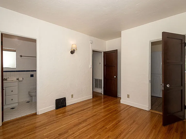 1221 S Sycamore Ave — Photo 27