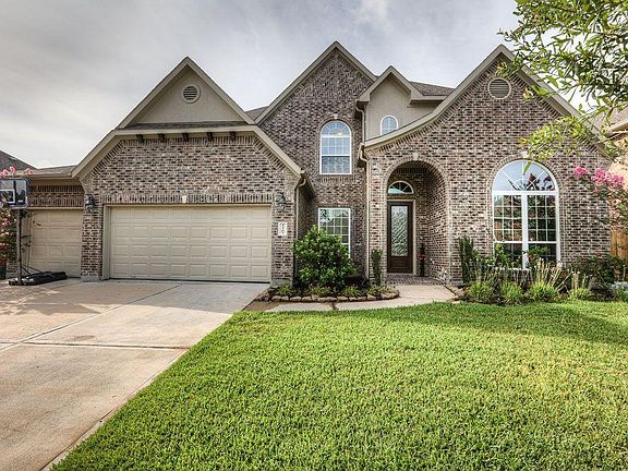 Welcome Home to 25202 Auburn Bend Drive!