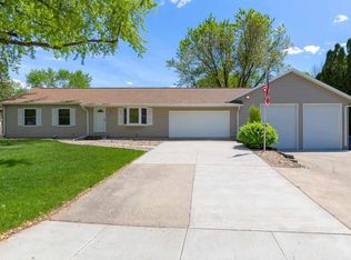 4005 Midway Dr, Waterloo, IA 50701