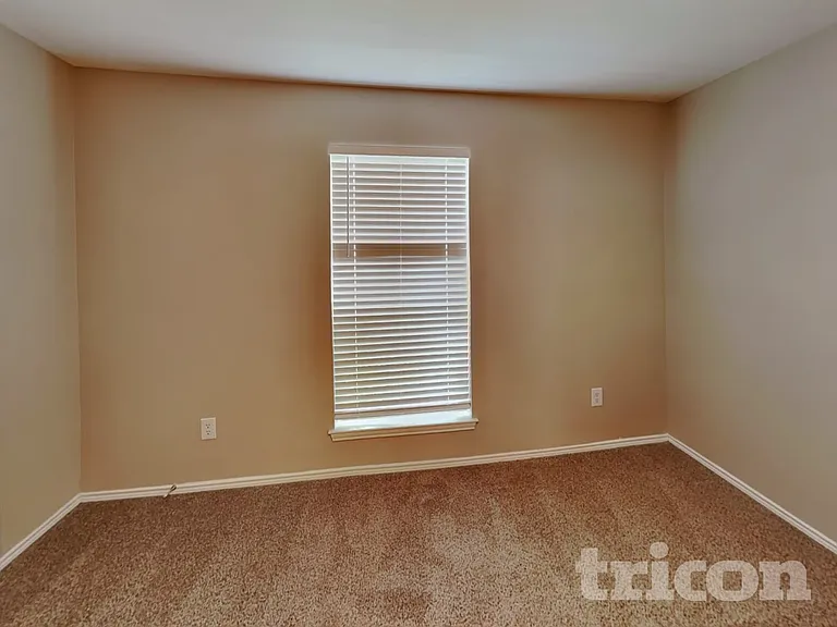 1563 Nottingham Dr — Photo 12