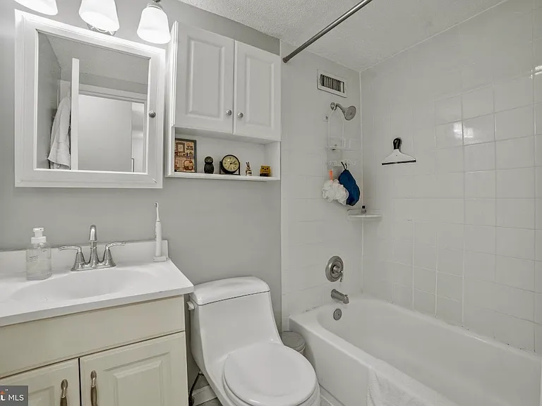 2030 N Adams St #1211 — Photo 5