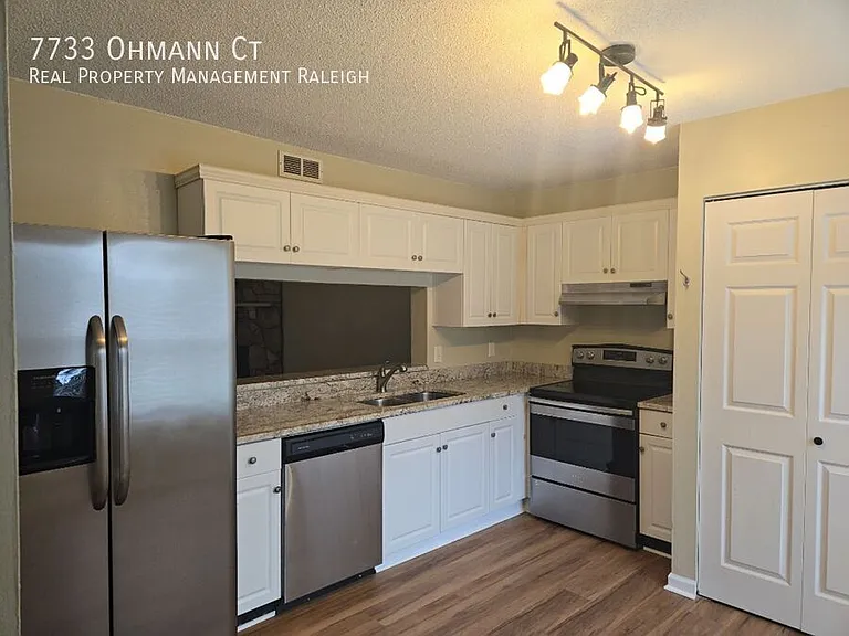 7733 Ohmann Ct — Photo 2