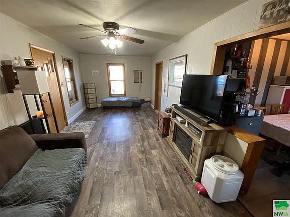 2nd image of 2222 Dewey St