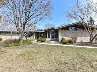 9575 N Regent Rd, Bayside, WI 53217