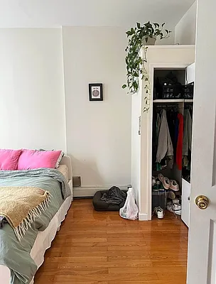 Rented by Standard Living Realty Inc | media 8