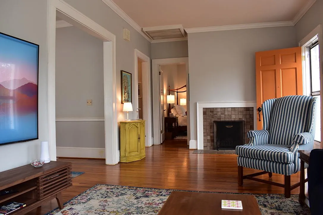 372 Southerland Ter NE — Photo 2