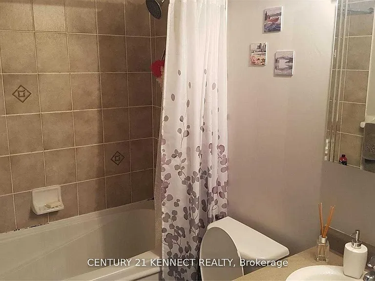 23 Oneida Cres #411 — Photo 11