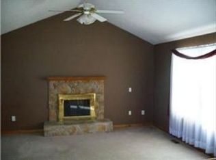 1224 E Sleepy Hollow Dr, Olathe, KS 66062