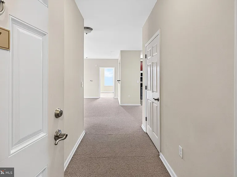 1137 Halifax Pl — Photo 2