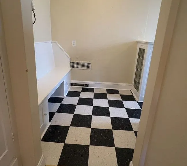 Flanders Apartments — Photo 26