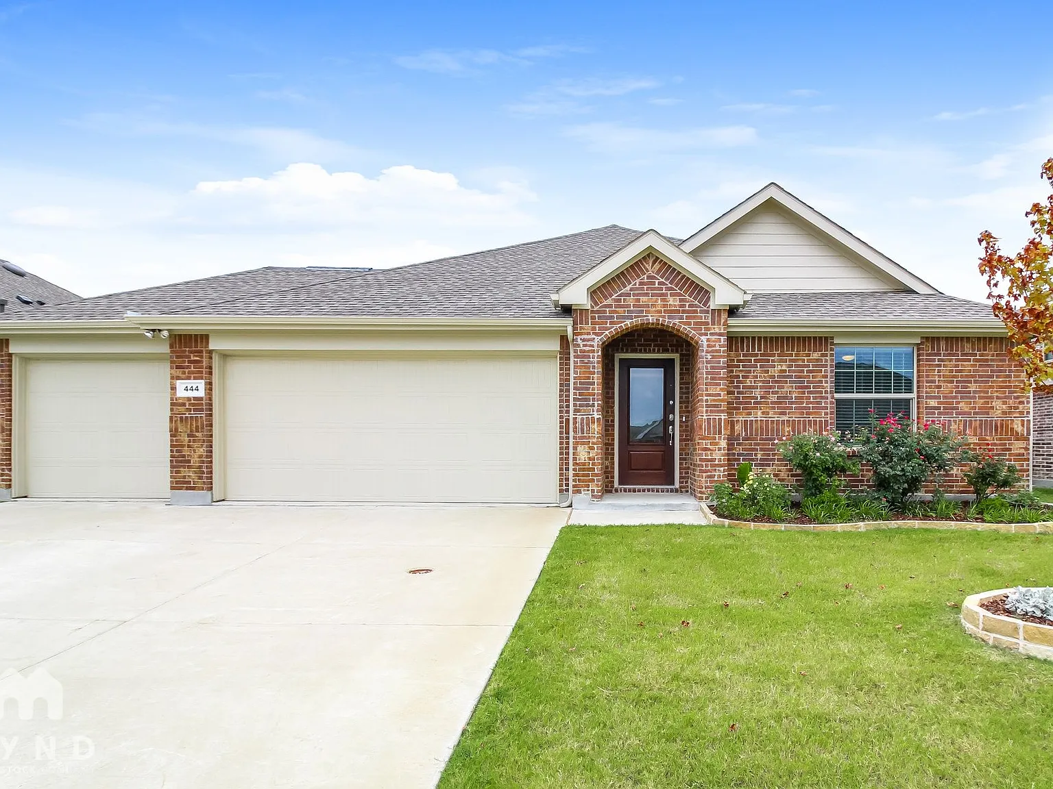 4 bed, 2.0 bath, 1838 sqft, $2,120 — Photo 1