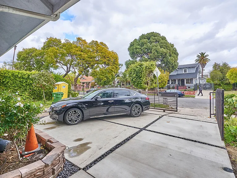 161 S Kingsley Dr — Photo 17