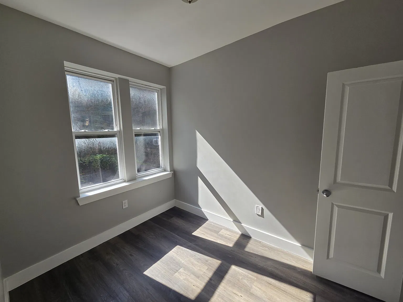 2 bed, 900 sqft, $1,800 — Photo 2