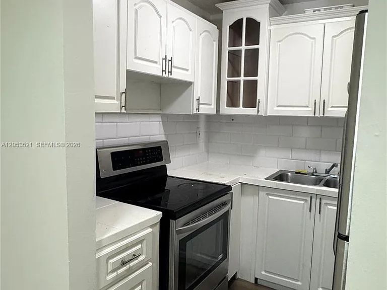 1944 SW 6th St #6 — Photo 2