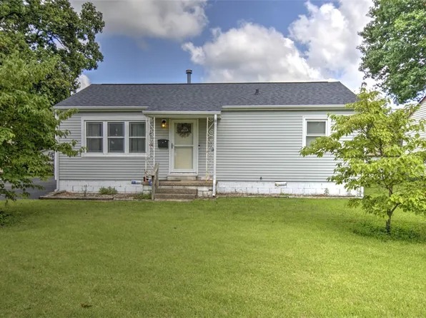 1418 W Cushing St, Decatur, IL 62526