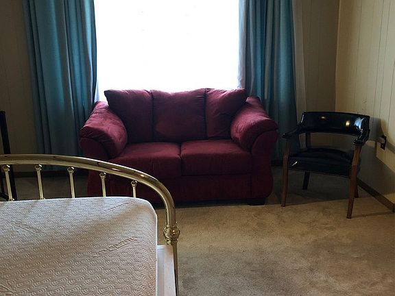 4th image of 2375 Edgewood Dr