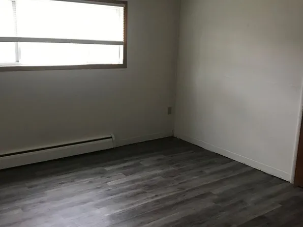 1824 South Main, 1824 Main Village Ct #31, Minot, ND 58701