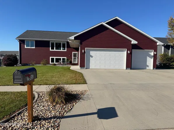 1001 Cherry Dr, Watertown, SD 57201