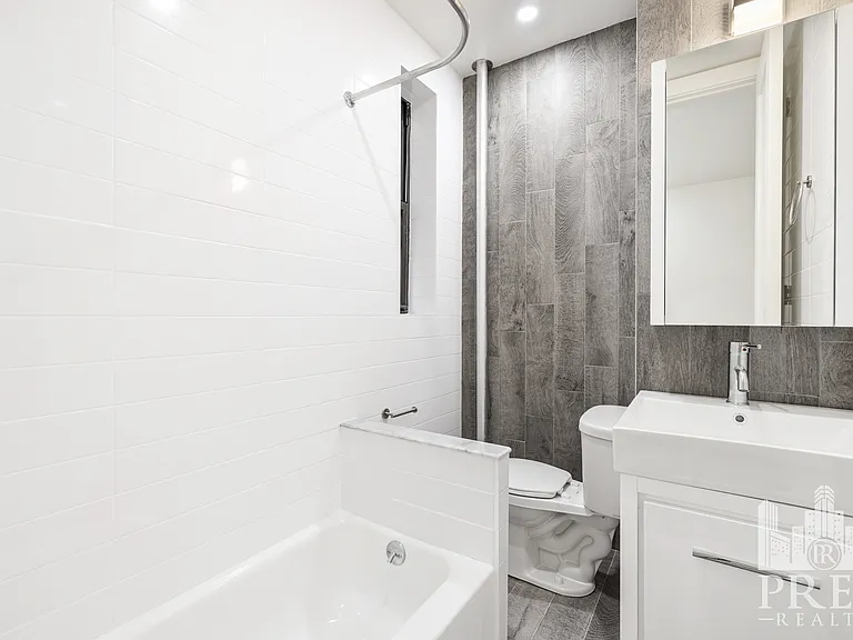 429 E 65th St #7 — Photo 6