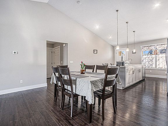 5th image of 2982 Loganberry Ln Unit 44
