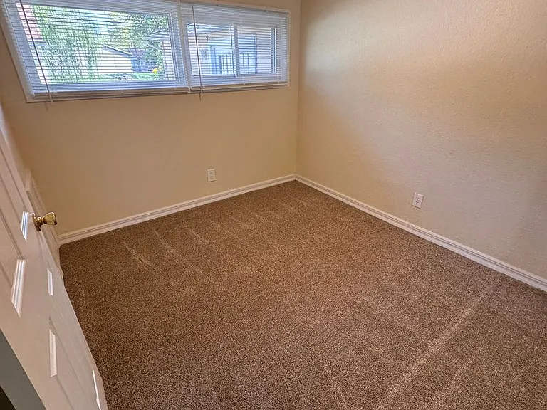 2433 Bainbridge Ave — Photo 11