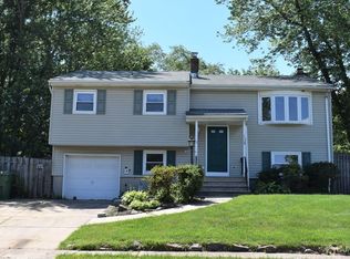 15 Wick Dr, Sayreville, NJ